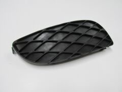 TOYOTA YARIS- 02/06; SİS LAMBA KAPAĞI SAĞ (SİS DELİKSİZ) (DAMLA GÖZLÜ)(EUROBUMP) 52127-0D050