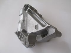 SKODA SUPERB- 15/18; MOTOR BAĞLANTI BRAKETİ 2.0 TDI (TAKOZ) (ALÜMİNYUM) 04L199207