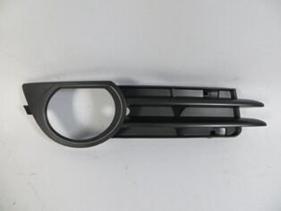 AUDI A3- 05/08; SİS LAMBA KAPAĞI SAĞ SİS DELİKLİ SİYAH (TW) 8P4807682B