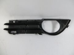 AUDI A3- 05/08; SİS LAMBA KAPAĞI SAĞ SİS DELİKLİ SİYAH (TW) 8P4807682B
