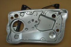 SKODA FABIA- 01/07; ÖN CAM KRİKOSU SAĞ ELEKTRİKLİ/MOTORSUZ (TABLALI) (HB) (TW) 6Y1837462