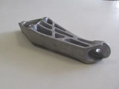 OPEL VECTRA- B- 96/99; ŞANZUMAN BAĞLANTI KULAĞI (1.8/2.0) 90498428