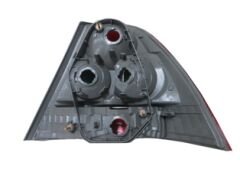 TOYOTA COROLLA- ZZE121- 04/06; STOP LAMBASI SOL KIRMIZI (SİSLİ TİP) 4 DUYULU (CASP) (E MARKLI) 81561-02260