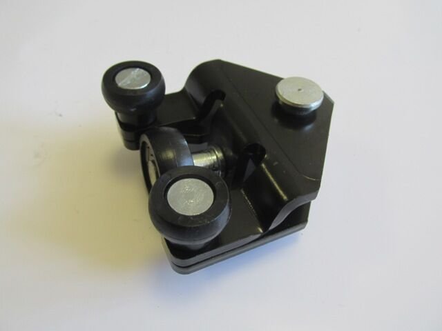 RENAULT MASTER- 2- 04/10; SÜRGÜLÜ KAPI ALT RAY BAĞLANTISI SAĞ 8200080754