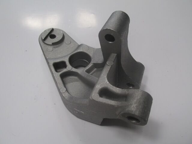 FIAT ALBEA- 02/05; MOTOR TAKOZU BAĞLANTI KULAĞI 1.3CC 5178986