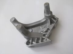 SEAT ATECA- 17/20; MOTOR BAĞLANTI BRAKETİ 2.0 TDI (TAKOZ) (ALÜMİNYUM) 04L199207