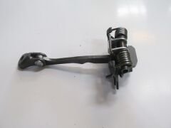 RENAULT LAGUNA- 08/12; ARKA KAPI DURDURUCUSU SAĞ/SOL AYNI (ADET) (KAPI GERGİSİ) 824310001R