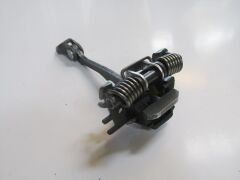 RENAULT LAGUNA- 08/12; ARKA KAPI DURDURUCUSU SAĞ/SOL AYNI (ADET) (KAPI GERGİSİ) 824310001R