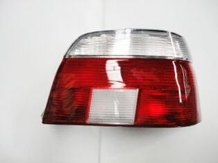 BMW 5 SERI- E39- 96/00; STOP LAMBASI SAĞ KIRMIZI/BEYAZ (DUYSUZ) (FAMELLA) 63212496298
