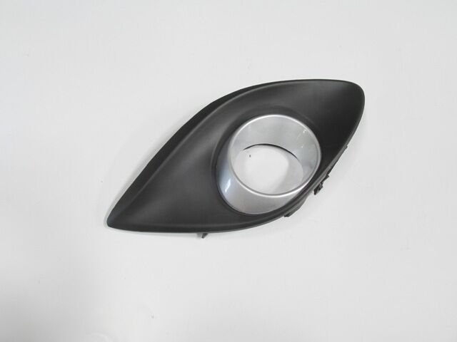 MAZDA 2- HB- 12/14; SİS LAMBA KAPAĞI SAĞ SİS DELİKLİ/ÇERÇEVESİ GÜMÜŞ GRİ (TYG) DR6150C10A