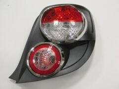 CHEVROLET AVEO- HB- 11/13; STOP LAMBASI SAĞ KIRMIZI/BEYAZ (NİKELAJ ÇERÇEVELİ) (FAMELLA) 96831068