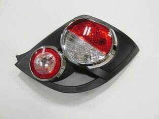 CHEVROLET AVEO- HB- 11/13; STOP LAMBASI SAĞ KIRMIZI/BEYAZ (NİKELAJ ÇERÇEVELİ) (FAMELLA) 96831068