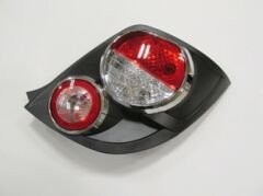CHEVROLET AVEO- HB- 11/13; STOP LAMBASI SAĞ KIRMIZI/BEYAZ (NİKELAJ ÇERÇEVELİ) (FAMELLA) 96831068