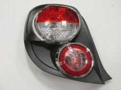 CHEVROLET AVEO- HB- 11/13; STOP LAMBASI SOL KIRMIZI/BEYAZ (NİKELAJ ÇERÇEVELİ) (FAMELLA) 95470358