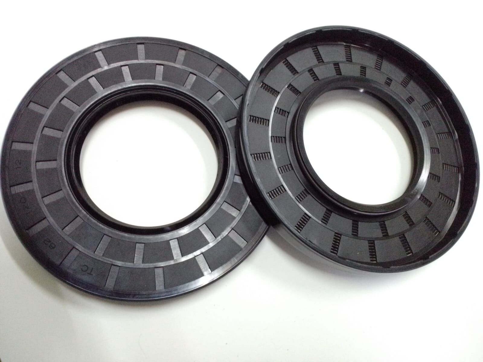 62X120X12 TC NBR ENDÜSTRİYEL YAĞ KEÇESİ