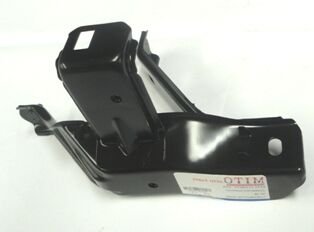 TOYOTA HILUX- PICK UP LN145- 98/01; ÖN ÇAMURLUK İÇ BAĞLANTI BRAKETİ SAĞ (TW) 53705-35040