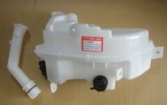 MAZDA 3- HB- 03/06; ÖN CAM SU BİDONU/DEPOSU ÇİFT MOTORLU (5DR) (BORUSU İLE BİRLİKTE) (TW) BN8V-67-480D