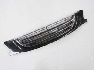 TOYOTA AVENSIS- 98/00; ÖN PANJUR NİKELAJLI (PANJUR ALT PLASTİĞİ İLE BİRLİKTE) KOMPLE (TYG) 53100-05010