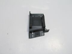 - 91/98; ÖN TAMPON İÇ BAĞLANTI BRAKETİ SOL (YAN KULAĞA TAKILAN)(PLASTİK)(TW 51118122575