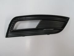 AUDI A4- 13/15; SİS LAMBA KAPAĞI SAĞ SİS DELİKLİ (NİKELAJ ÇITASIZ) (TYG) 8K0807682K01C