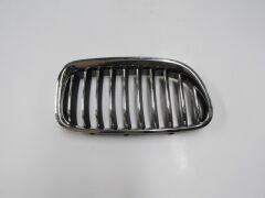BMW 5 SERI- F10- 13/16; ÖN PANJUR SAĞ NİKELAJLI (İÇ PETEKLERİ SİYAH) (TW) 51137412324