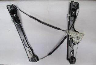 BMW 1 SERI- E87- 04/11; ÖN CAM KRİKOSU SOL ELEKTRİKLİ/MOTORSUZ (TW) 51337138465