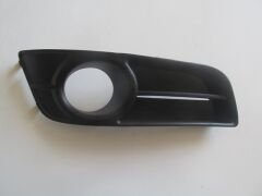 TOYOTA COROLLA- HB- 04/06; SİS LAMBA KAPAĞI SAĞ (SİS DELİKLİ) (TYG) 52127-02120
