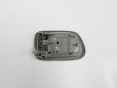 TOYOTA COROLLA- AE111- 99/00; ÖN KAPI İÇ AÇMA KOLU SAĞ (AÇIK GRİ) (TYG) 69205-12160