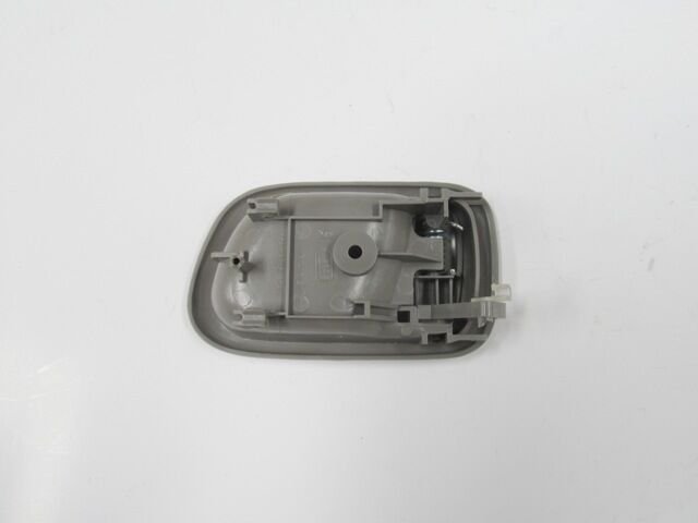TOYOTA COROLLA- AE111- 99/00; ÖN KAPI İÇ AÇMA KOLU SOL (AÇIK GRİ) (TYG) 69206-12160