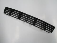 AUDI A4- 95/99; ÖN TAMPON PANJURU ORTA SİYAH (TYG) 8D080768301C