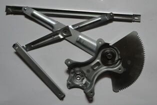 TOYOTA RAV4- 01/04; ÖN CAM KRİKOSU SAĞ ELEKTRİKLİ/MOTORSUZ (HUSHAN) 69801-42050