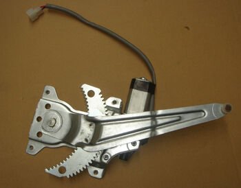 SUZUKI SWIFT- 05/11; ARKA CAM KRİKOSU SAĞ ELEKTRİKLİ/MOTORLU (TW) 83502-63J10