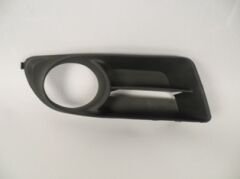 TOYOTA COROLLA- ZZE121- 05/06; SİS LAMBA KAPAĞI SAĞ YUVARLAK DELİKLİ (EURO BODY) 52127-02150