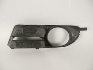 TOYOTA COROLLA- ZZE121- 05/06; SİS LAMBA KAPAĞI SAĞ YUVARLAK DELİKLİ (EURO BODY) 52127-02150