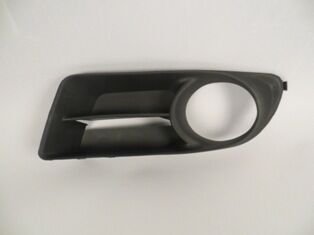 TOYOTA COROLLA- ZZE121- 05/06; SİS LAMBA KAPAĞI SOL YUVARLAK DELİKLİ (EURO BODY) 52128-02170