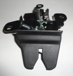 TOYOTA COROLLA- AE111- 99/00; BAGAJ KİLİDİ (TW) 64610-02040