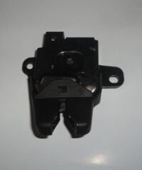 TOYOTA COROLLA- AE111- 99/00; BAGAJ KİLİDİ (TW) 64610-02040