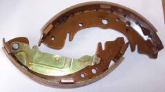 KIA CARNIVAL- 04/06; ARKA FREN PABUCU (126,9X54,5) (DAIWA) 1532-S789