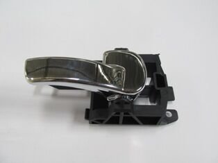 NISSAN QASHQAI- J10- 07/13; ARKA KAPI İÇ AÇMA KOLU SAĞ SİYAH (ELCEĞİ NİKELAJLI) 80670JD00E