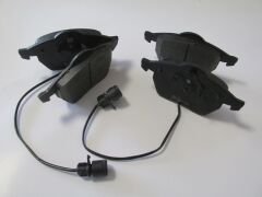 AUDI A4- 95/99; ÖN FREN BALATASI 1,8/1,9TDI/2,4/2,5TDI/2,6 (2KABLOLU)(DİSK)(156,4X73,8X19,5)(BRAMAX) 4A0698151A