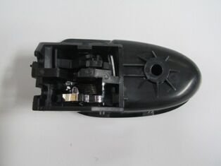 TOYOTA YARIS- 06/11; ÖN/ARKA KAPI İÇ AÇMA KOLU SAĞ SİYAH (ELCEĞİ NİKELAJLI) (HUSHAN) 69205-52070-B1