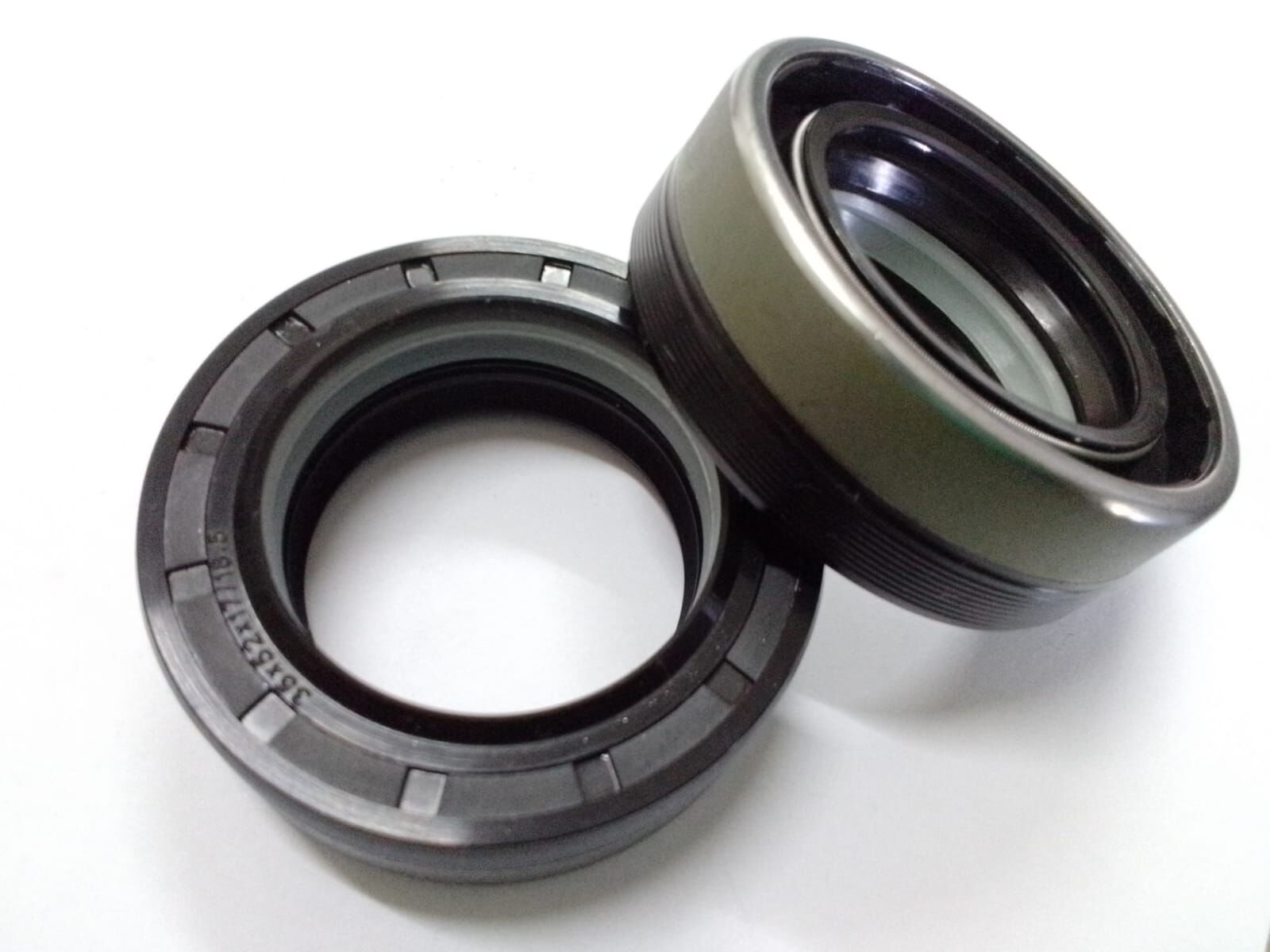 35X52X17/18.5 TCAJY NBR