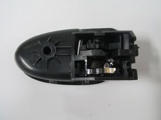 TOYOTA YARIS- 06/11; ÖN/ARKA KAPI İÇ AÇMA KOLU SOL SİYAH (ELCEĞİ NİKELAJLI) (HUSHAN) 69206-52110-B1
