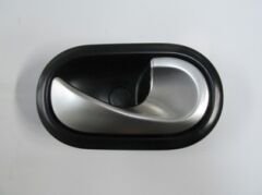 RENAULT SYMBOL- THALIA- SD- 09/12; ÖN KAPI İÇ AÇMA KOLU SAĞ SİYAH (ELCEĞİ GÜMÜŞ GRİ) 8200735218