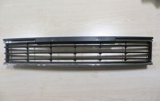 (YENİ ÜRÜN!!!)VOLKSWAGEN PASSAT- B7- 11/14; ÖN TAMPON PANJURU (2 NİKELAJ ÇITALI) 3AA853671B