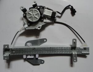 NISSAN MAXIMA- A33- 03/06; ARKA CAM KRİKOSU SAĞ ELEKTRİKLİ/MOTORLU 2FİŞLİ 82700-2Y010
