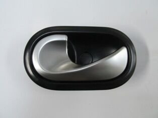 RENAULT SYMBOL- THALIA- SD- 09/12; ÖN KAPI İÇ AÇMA KOLU SOL SİYAH (ELCEĞİ GÜMÜŞ GRİ) 8200735219
