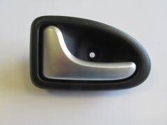 RENAULT MEGANE- 1- 98/99; ARKA KAPI İÇ AÇMA KOLU SOL ELCEĞİ GÜMÜŞ GRİ 8200028994