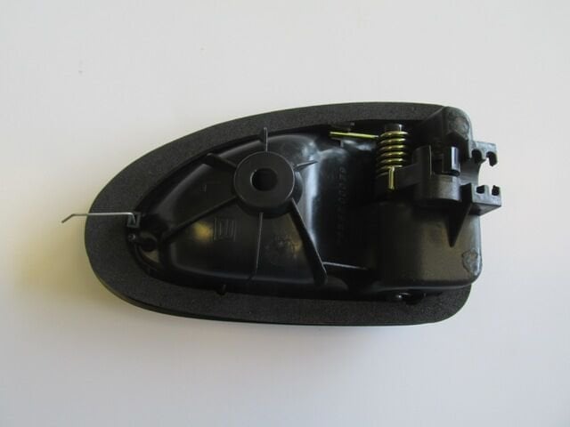 RENAULT MEGANE- 1- 99/02; ÖN KAPI İÇ AÇMA KOLU SOL ELCEĞİ GÜMÜŞ GRİ 8200028994