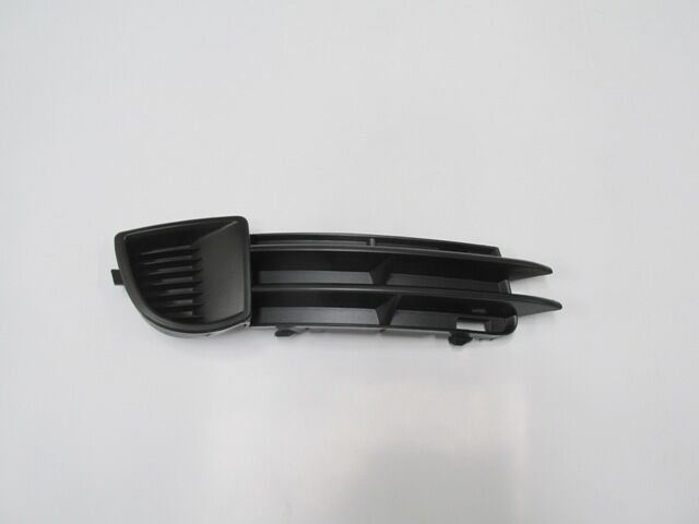 AUDI A3- 05/08; SİS LAMBA KAPAĞI SAĞ SİS DELİKSİZ SİYAH (TW) 8P4807682A